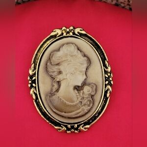 Elegant Goldtone Cameo Brooch